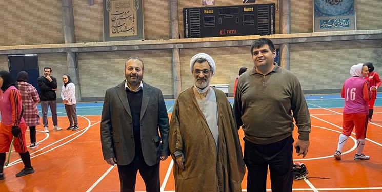 بازدید دبیر شورای عالی انقلاب فرهنگی از اردوی بانوان هاکی باز