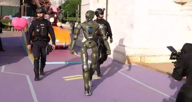 چین از «آواتار» رونمایی کرد/ سرباز آهنی با حرکات انسان میجنگد! چین از «آواتار» رونمایی کرد/ سرباز آهنی با حرکات انسان میجنگد!