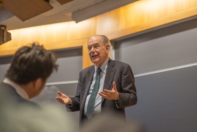 مرشایمر: ترامپ در «بنبست» گرفتار شده است/ جنگ با ایران پایان خوشی برای آمریکا ندارد مرشایمر: ترامپ در «بنبست» گرفتار شده است/ جنگ با ایران پایان خوشی برای آمریکا ندارد